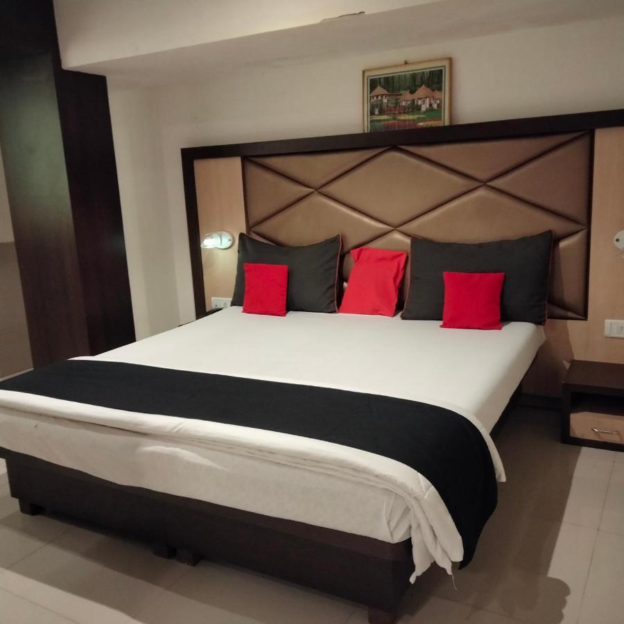 Hotel Everest Navi Mumbai Exterior photo