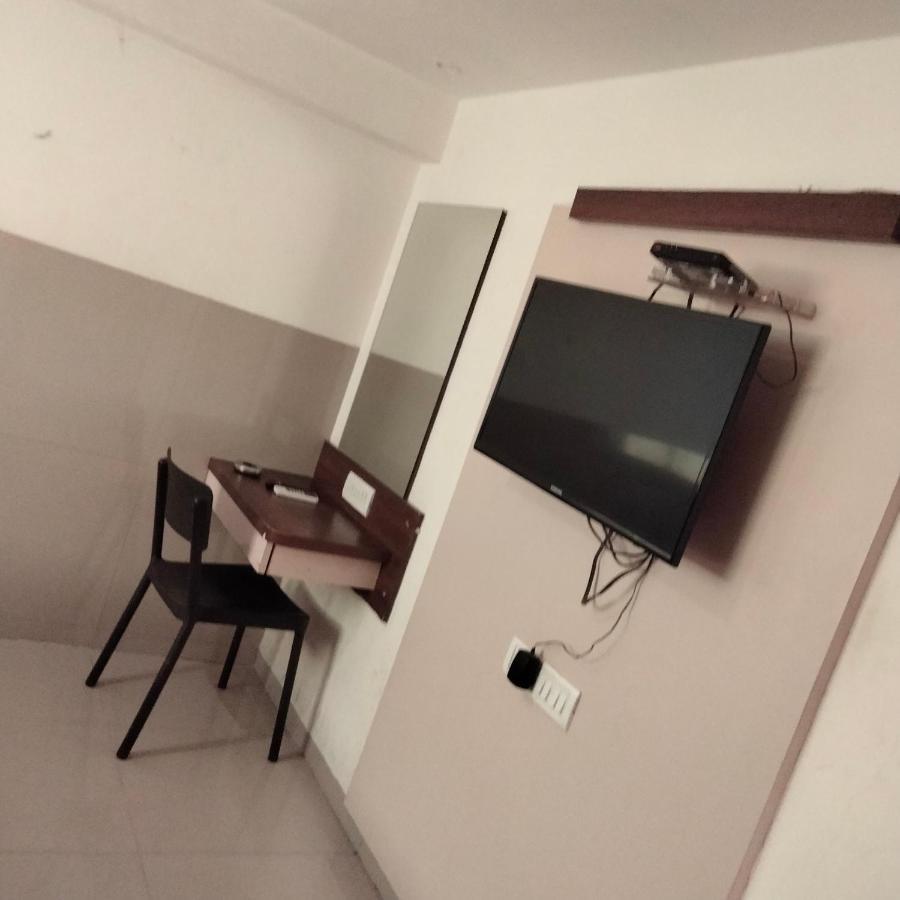 Hotel Everest Navi Mumbai Exterior photo