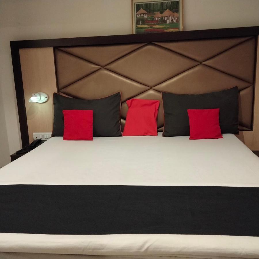 Hotel Everest Navi Mumbai Exterior photo