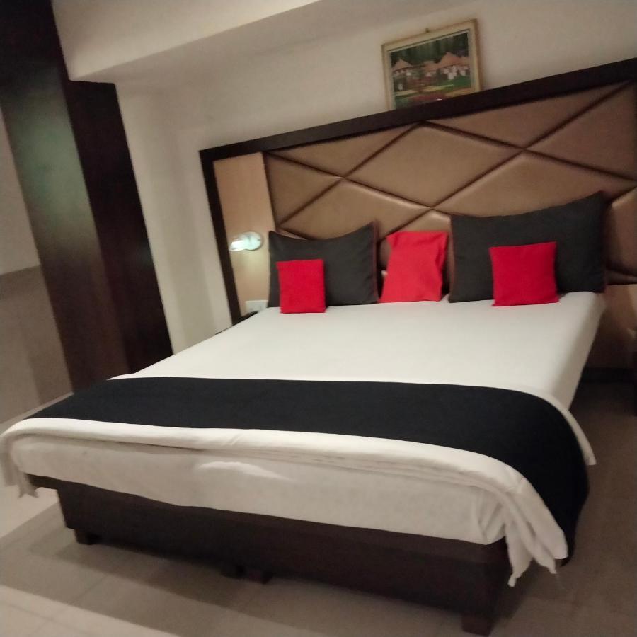 Hotel Everest Navi Mumbai Exterior photo