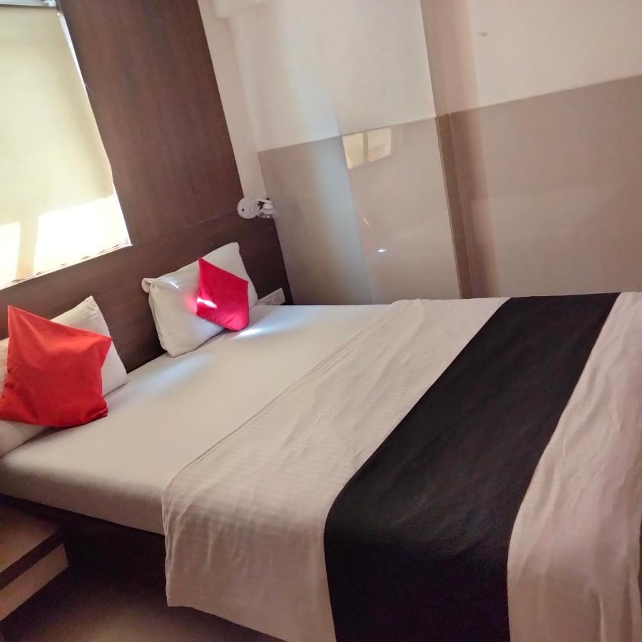 Hotel Everest Navi Mumbai Exterior photo