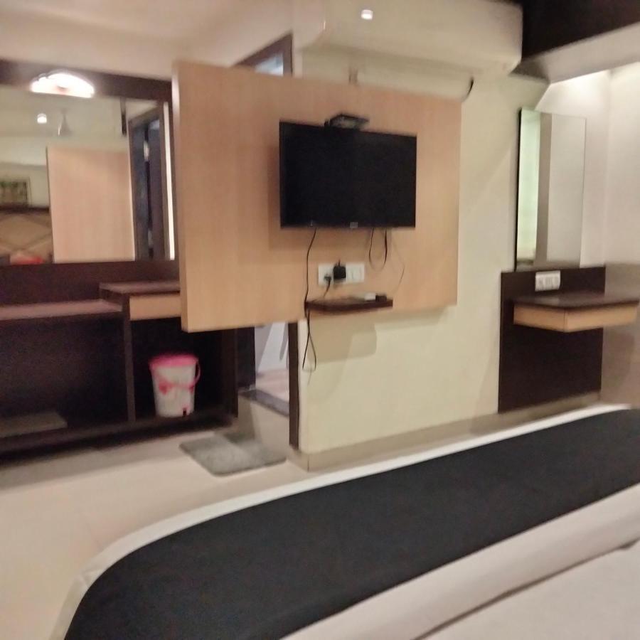 Hotel Everest Navi Mumbai Exterior photo