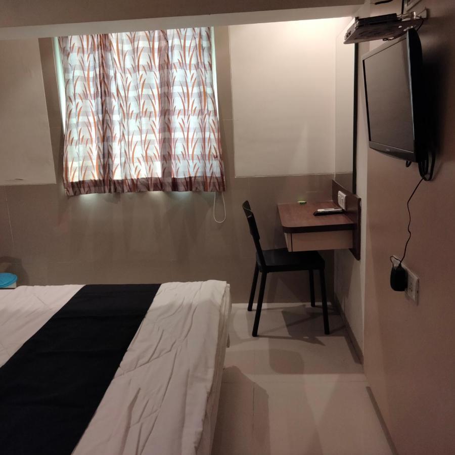Hotel Everest Navi Mumbai Exterior photo