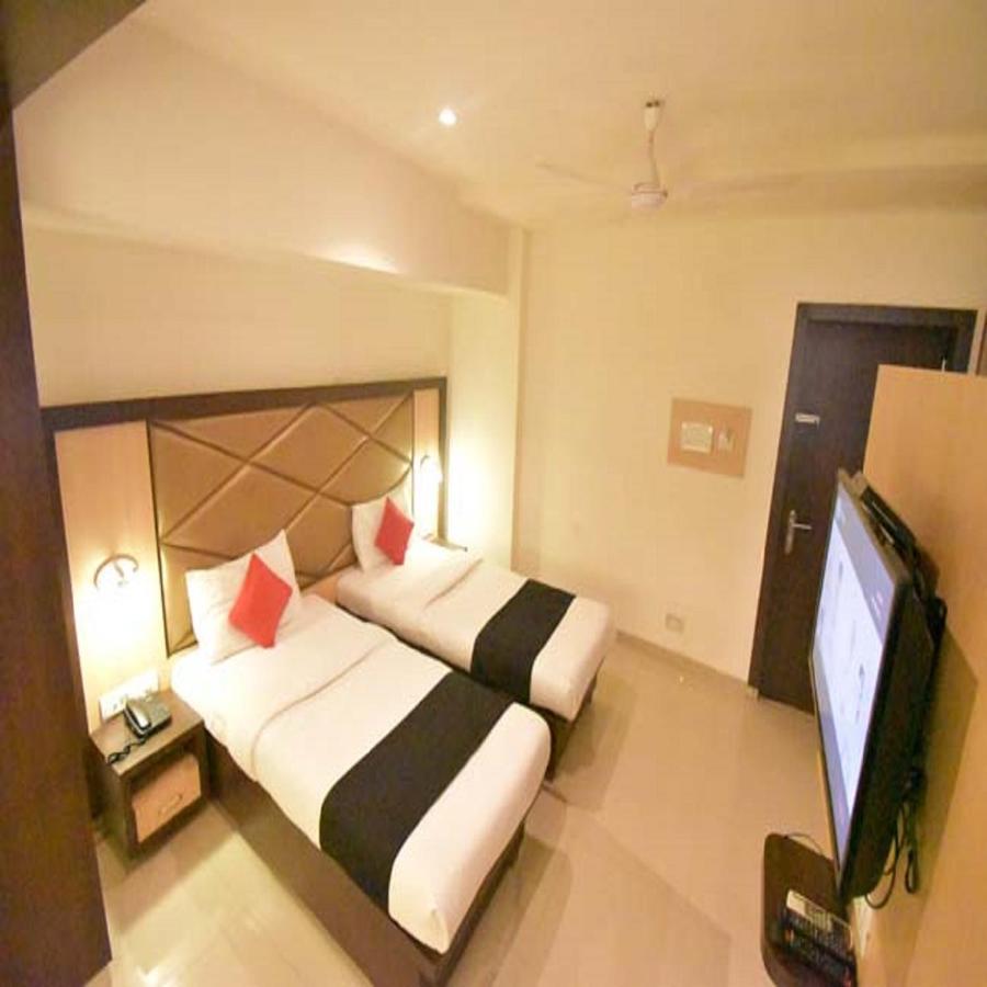 Hotel Everest Navi Mumbai Exterior photo