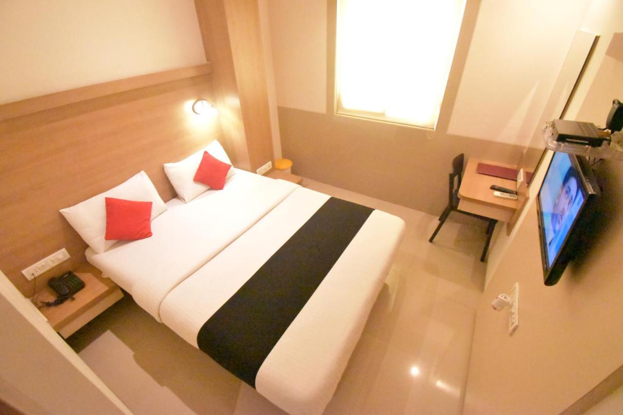 Hotel Everest Navi Mumbai Exterior photo