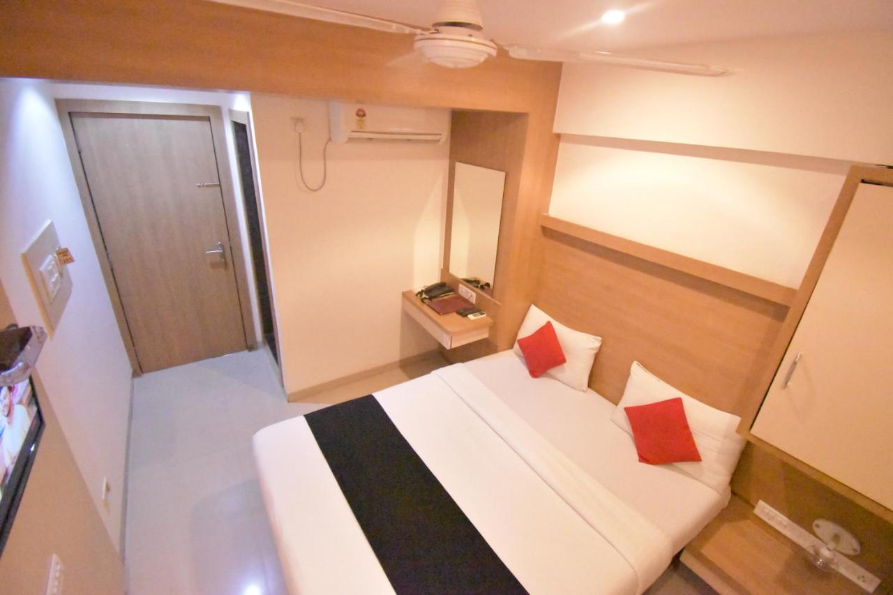 Hotel Everest Navi Mumbai Exterior photo