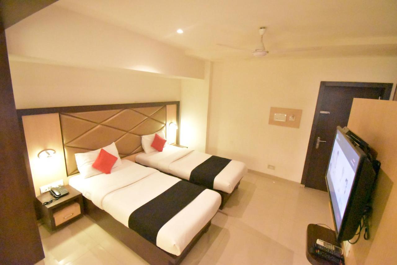 Hotel Everest Navi Mumbai Exterior photo