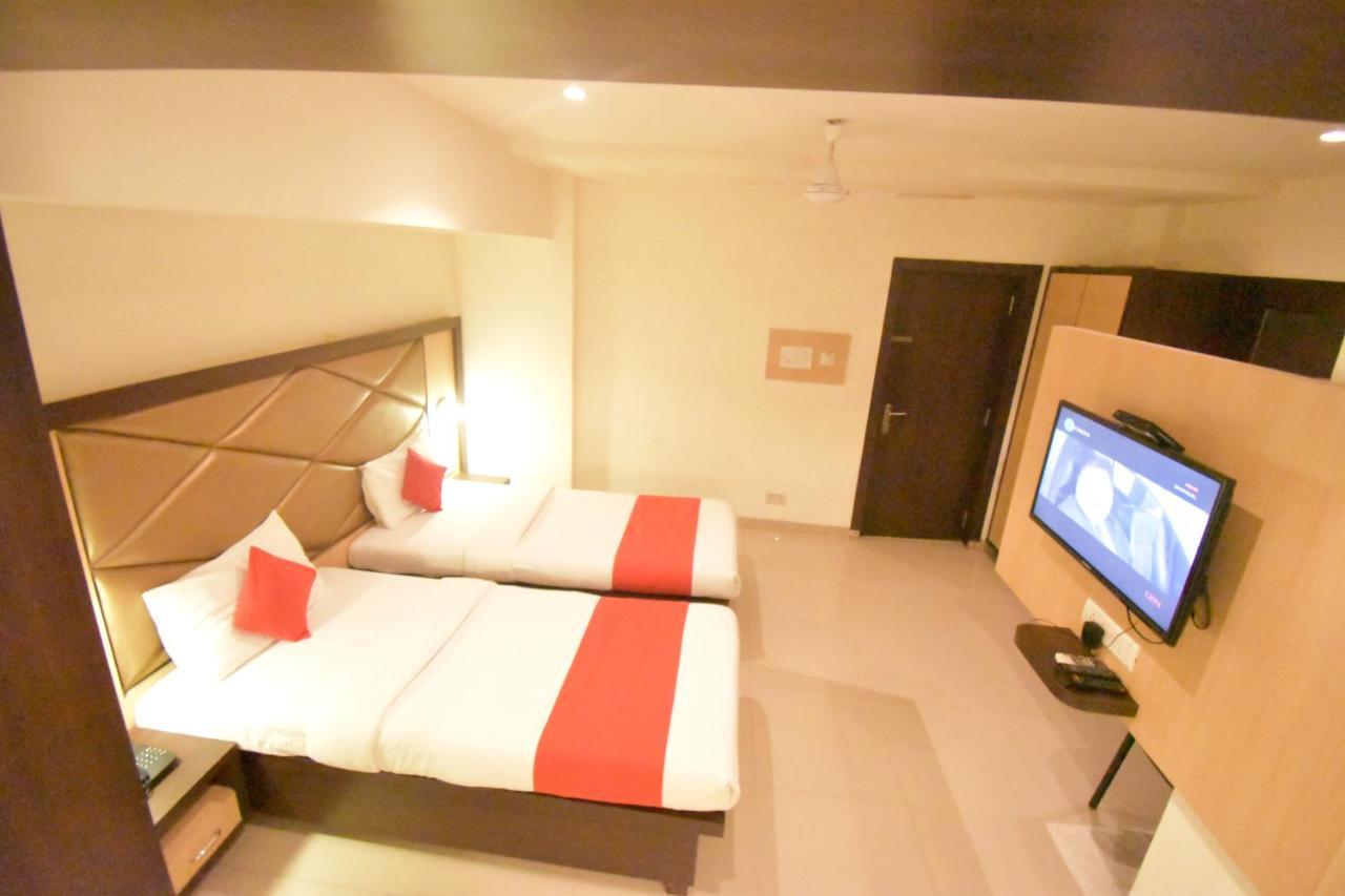 Hotel Everest Navi Mumbai Exterior photo