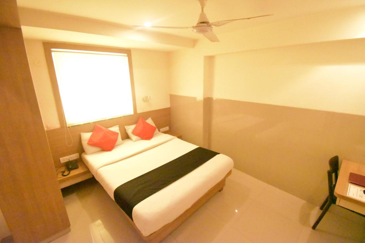 Hotel Everest Navi Mumbai Exterior photo