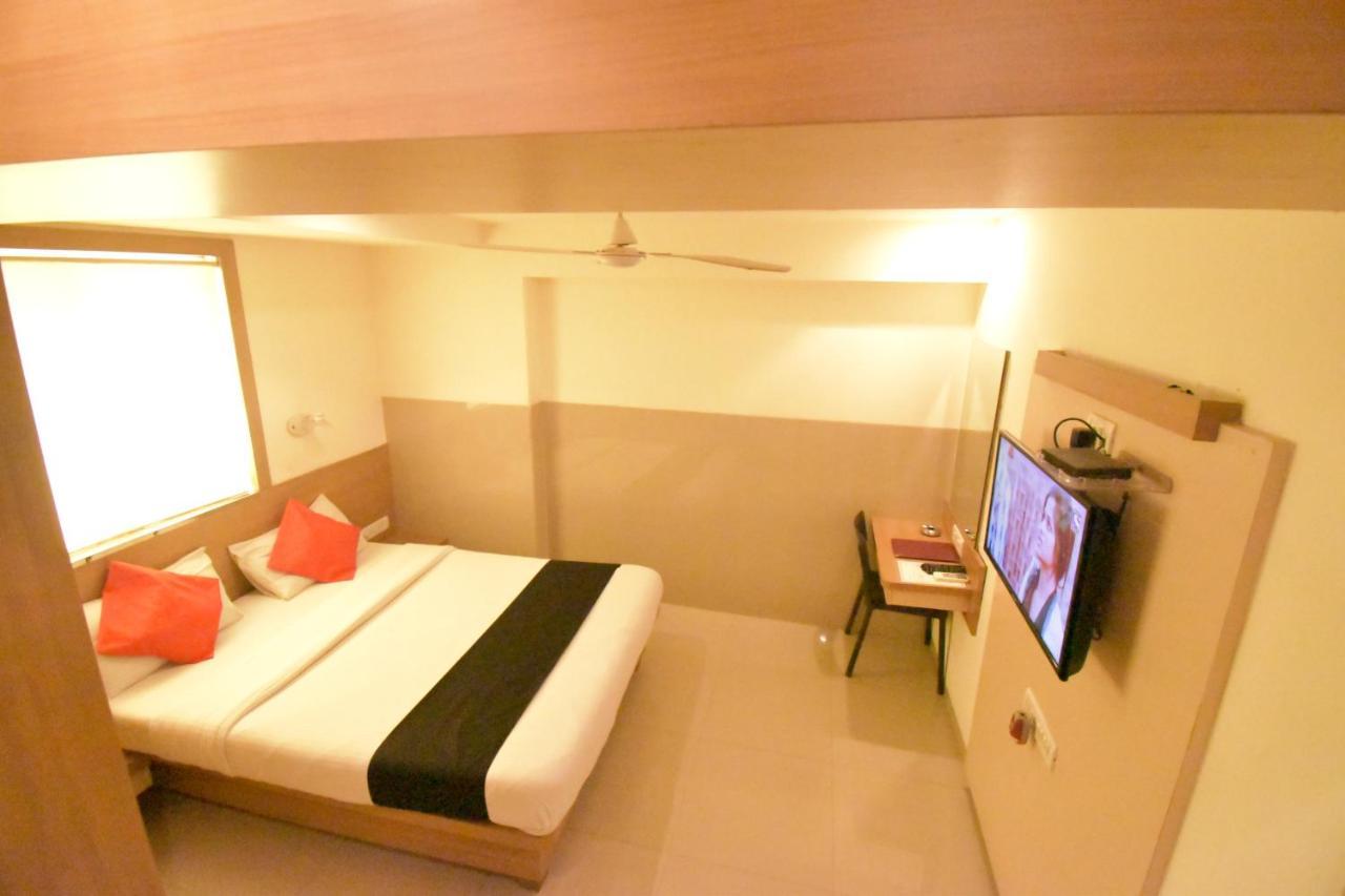 Hotel Everest Navi Mumbai Exterior photo