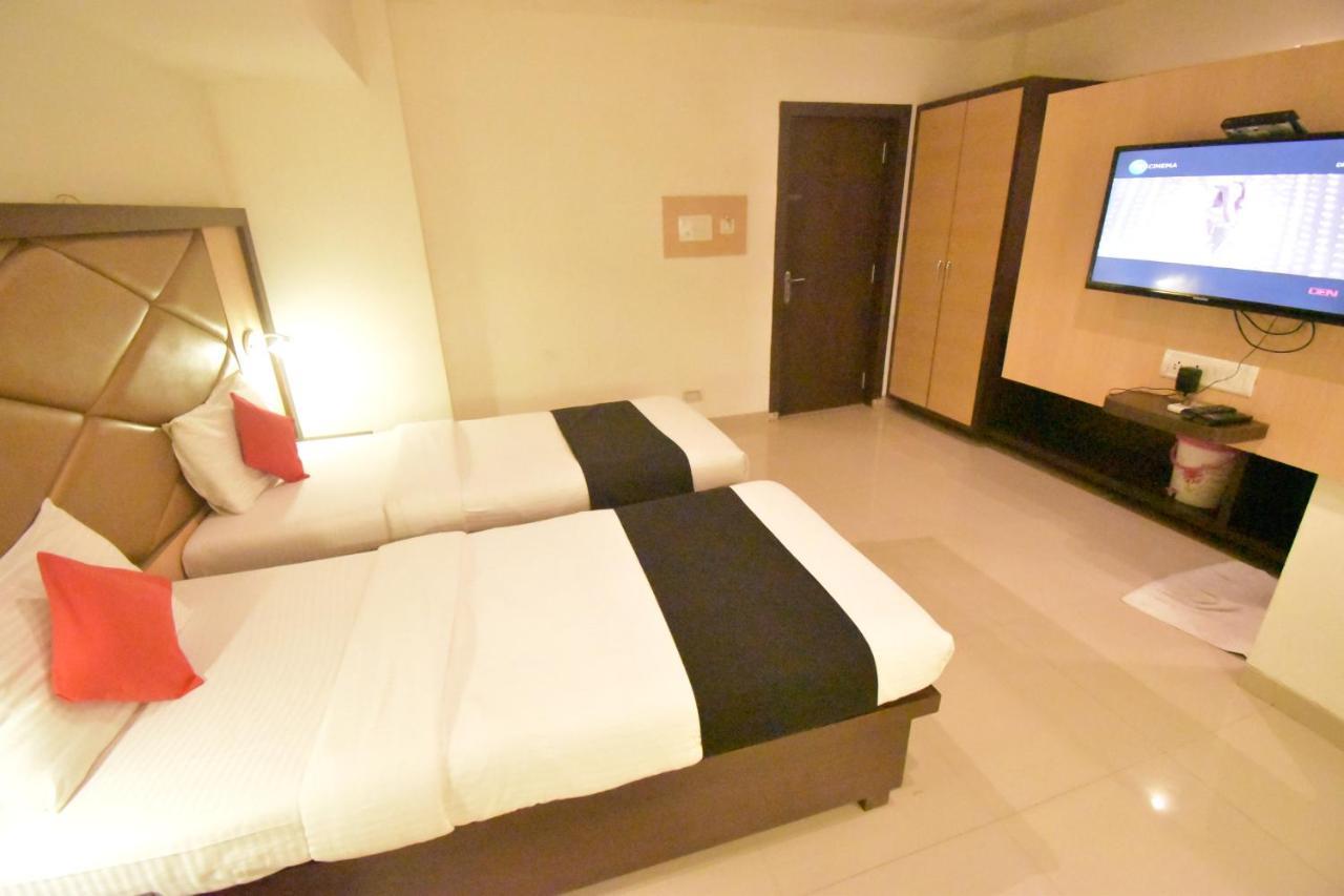 Hotel Everest Navi Mumbai Exterior photo