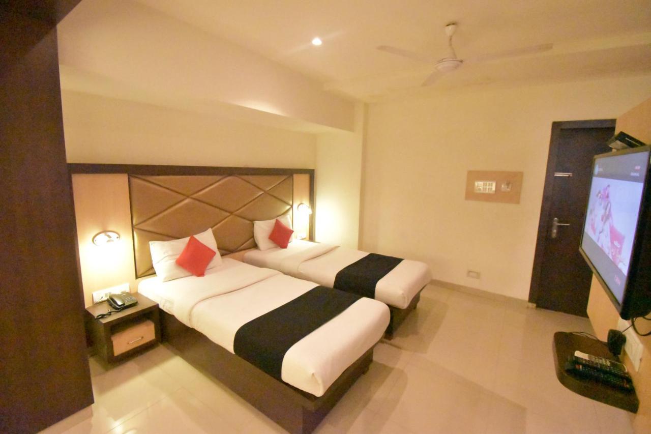 Hotel Everest Navi Mumbai Exterior photo